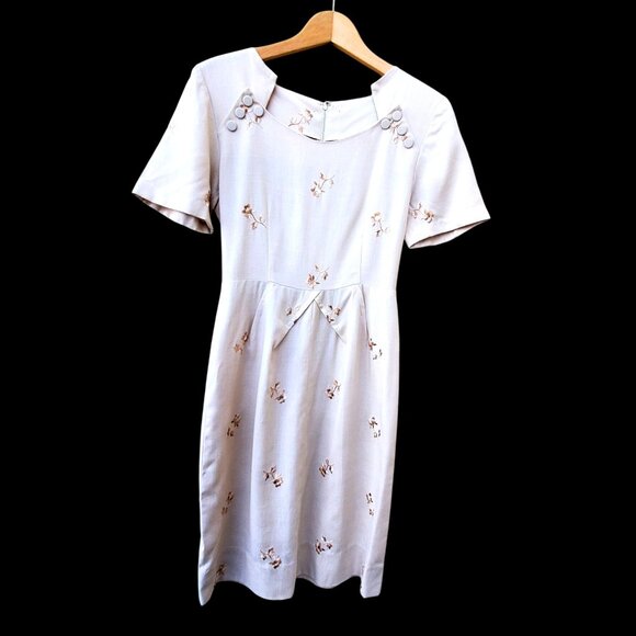 1950s Pin Up Wiggle Dress Size 4 Beige Embroidered Metal Zipper NWOT Deadstock - Picture 5 of 11